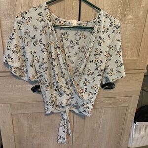 Floral Tie-Front V-Neck Blouse in Light Blue